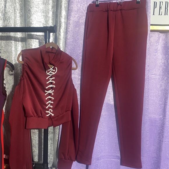 Stylish Burgundy 2pc Set - Picture 3 of 5